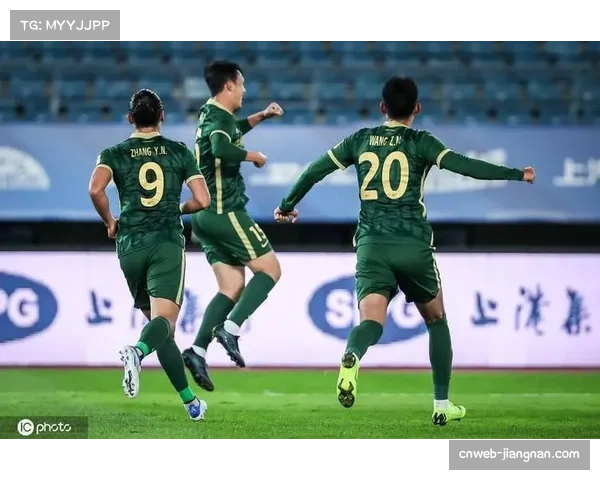 陈泽仕半场三度参与进攻 泰山年轻中场展现活力